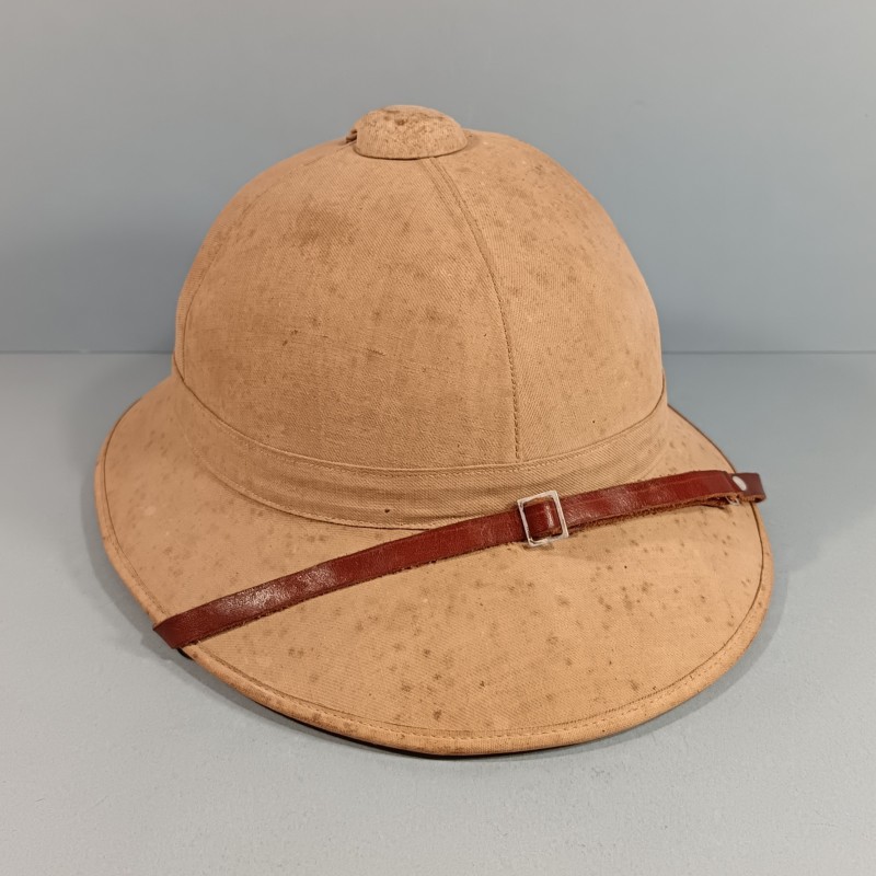CASQUE COLONIAL EN TOILE BEIGE ET LIEGE FABRICATION REGLEMENTAIRE MILITAIRE 1930-1950